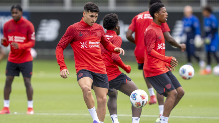 Alejo Sarco Bayer 04 Leverkusen, 18 07.07.2025, Erstes Training der Saison 25/26, Bayer 04 Leverkusen - Bundesliga, GER, Leverkusen, BayArena DFL regulations prohibit any use of photographs as image sequences and/or quasi-video. *** Alejo Sarco Bayer 04 Leverkusen, 18 07 07 2025, First training session of the season 25 26, Bayer 04 Leverkusen Bundesliga, GER, Leverkusen, BayArena DFL regulations prohibit any use of photographs as image sequences and or quasi video Copyright: HMBxMedia/xMarcoxBader
2025.07.07 Leverkusen
pilka nozna , liga niemiecka
Bayer 04 Leverkusen - trening
Foto IMAGO/PressFocus

!!! POLAND ONLY !!!