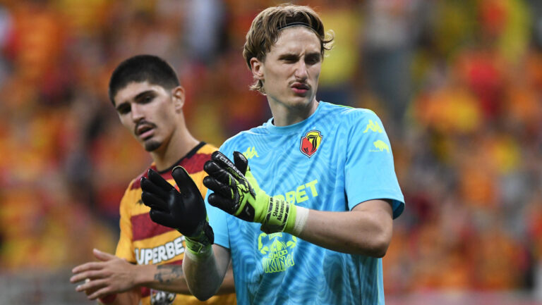 2025.08.14 Bialystok pilka nozna Mecz rewanzowy 3. rundy eliminacji Ligi Konferencji Europy 2025/2026 Jagiellonia Bialystok (zolto-czerwone) - Silkeborg (Dania) N/z Slawomir Abramowicz bramkarz Jagiellonii niezadowolony zly Foto Michal Kosc / PressFocus 
2025.08.14 Bialystok Bialystok Football - UEFA Conference League Third qualifying round - 2nd leg 2025/2026 Jagiellonia Bialystok (yellow-red) - Silkeborg (DEN) Credit: Michal Kosc / PressFocus