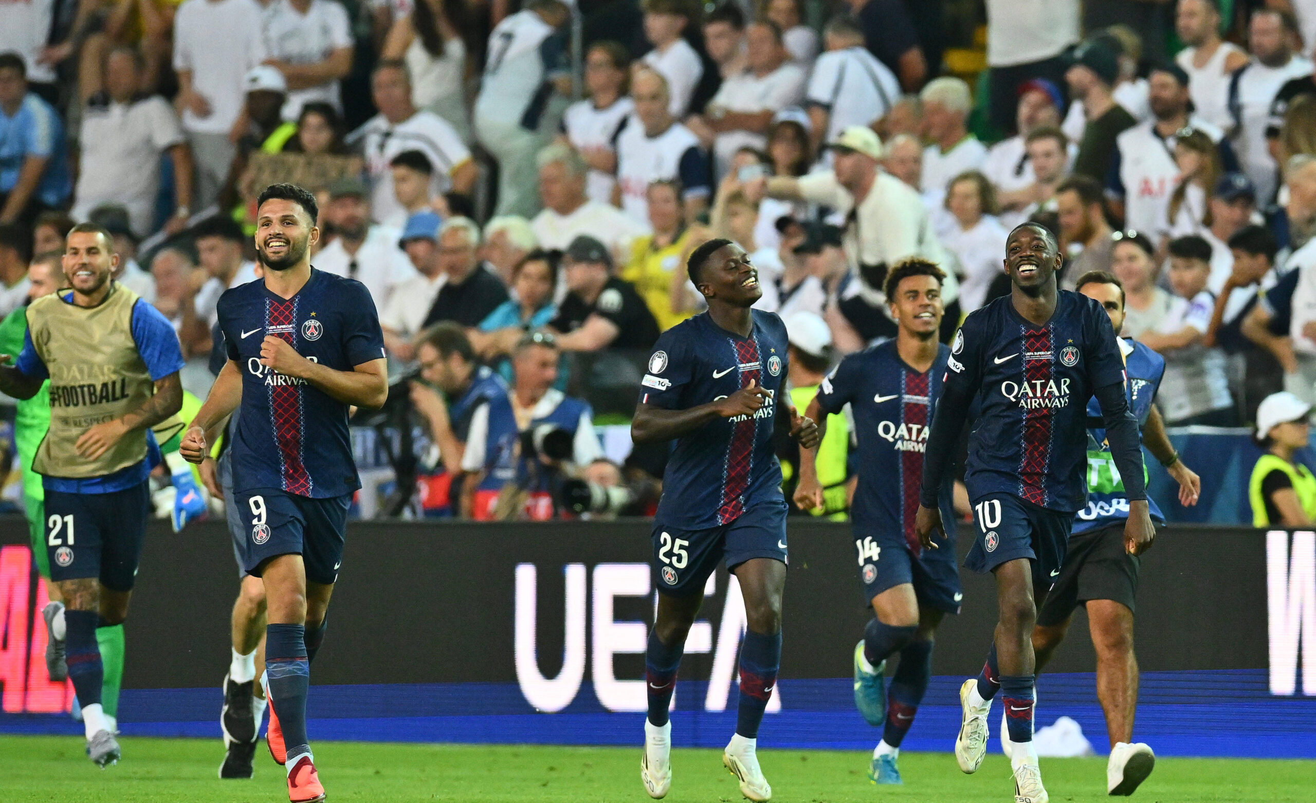 Warren Zaire-Emery of Paris Saint-Germain F.C., Desire Doue of Paris Saint-Germain F.C. and Nuno Mendes of Paris Saint-Germain F.C. celebrate the victory of the UEFA Super Cup 2025 match between Paris Saint-Germain F.C. and Tottenham Hotspur F.C. at Friuli Stadium on August 13, 2025 in Udine, Italy.-/ ipa-agency.net - //IPAPRESSITALY_IPA_Agency_IPA62299356/Credit:/IPA/SIPA/2508140833

14.08.2025 Udine
pilka nozna UEFA Super Cup
Paris Saint-Germain - Tottenham Hotspur
Foto /IPA/SIPA / Sipa / PressFocus 
POLAND ONLY!!