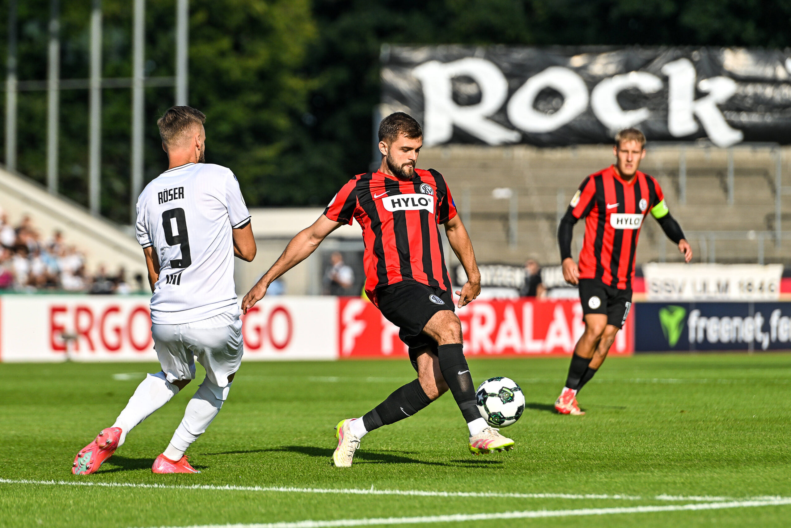 GER, DFB Pokal, SSV Ulm 1846 vs SV 07 Elversberg / 17.08.2025, Donaustadion, Ulm, GER, DFB Pokal, SSV Ulm 1846 vs SV 07 Elversberg, im Bild Lucas Roser / Roeser SSV Ulm, 9, Lukasz Poreba Elversberg, 8 *** GER, DFB Pokal, SSV Ulm 1846 vs SV 07 Elversberg 17 08 2025, Donaustadion, Ulm, GER, DFB Pokal, SSV Ulm 1846 vs SV 07 Elversberg, in the picture Lucas Roser Roeser SSV Ulm, 9 , Lukasz Poreba Elversberg, 8 nordphotoxGmbHx/xHafner nph00200
2025.08.17 Ulm
pilka nozna , Puchar Niemiec
SSV Ulm 1846 - SV Elversberg
Foto IMAGO/PressFocus

!!! POLAND ONLY !!!