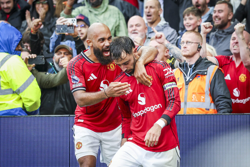 Manchester United, ManU FC v Burnley FC, English Premier League Manchester United midfielder Bruno Fernandes 8 scores a GOAL 3-2 and celebrates Manchester United forward Bryan Mbeumo 19 during the Manchester United FC v Burnley FC English Premier League match at Old Trafford, Manchester, England, United Kingdom on 30 August 2025 Credit: Phil Duncan/Every Second Media Editorial use only. All images are copyright Every Second Media Limited. No images may be reproduced without prior permission. All rights reserved. Premier League and Football League images are subject to licensing agreements with Football DataCo Limited. see https://www.football-dataco.com Copyright: xIMAGO/EveryxSecondxMediax ESM-1572-0215 PhilxDuncanx/xEveryxSecondxMediax
2025.08.30 Manchester
pilka nozna , liga angielska
Manchester United - Burnley FC
Foto IMAGO/PressFocus

!!! POLAND ONLY !!!