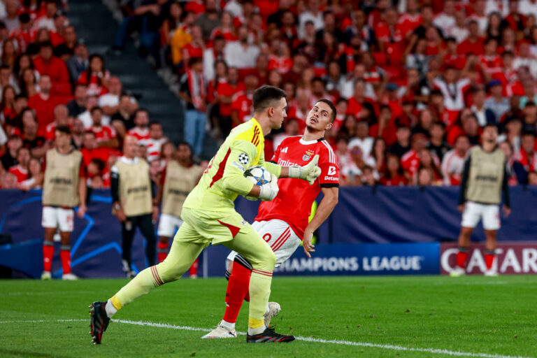 Estadio da Luz Mateusz Kochalski of Qarabag FK with Franjo Ivanovic of SL Benfica during the UEFA Champions League 2025/26 League Phase MD1 match between SL Benfica and Qarabag FK at Estadio da Luz on September 16, 2025  UEFA Champions League League Phase MD1 - SL Benfica vs Qarabag FK (Valter Gouveia/SPP) (Photo by Valter Gouveia/SPP/Sipa USA)
2025.09.16 Lizbona
pilka nozna liga mistrzow
Benfica Lizbona - Karabach Agdam
Foto SPP/SIPA USA/PressFocus

!!! POLAND ONLY !!!