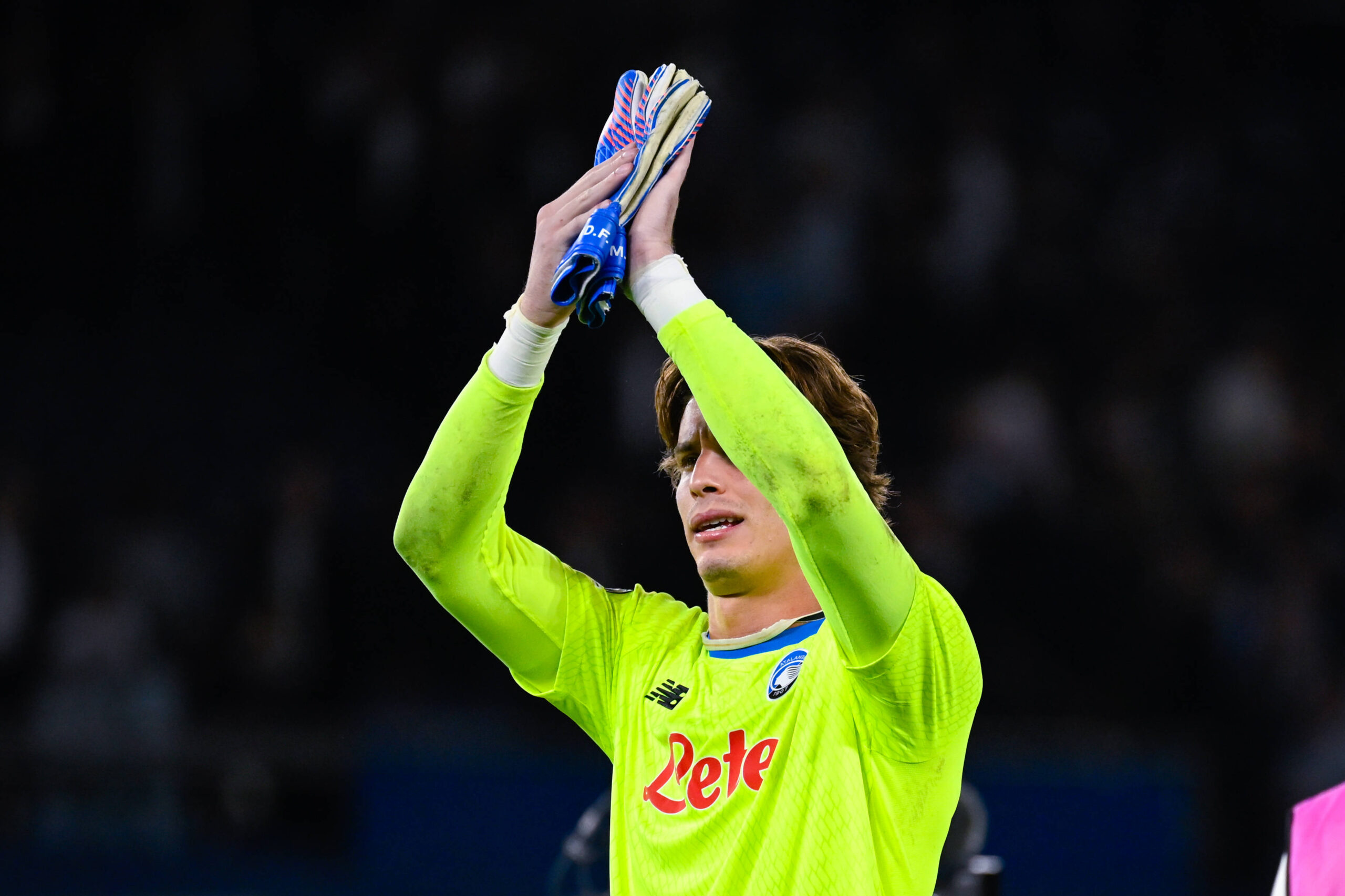 Marco Carnesecchi ( 29 - Atalanta ) applauds the fans following the UEFA Champions League match between Paris Saint Germain and Atalanta BC at Parc Des Princes on September 17 , 2025 in Paris, France. ( Photo by Federico Pestellini / PsnewZ ) - - Photo :  Federico Pestellini / Federico Pestellini / Psnewz / SIPA /00314299_0128//Credit:PSNEWZ/SIPA/2509180018
2025.09.17 Paryz
pilka nozna liga mistrzow
Paris Saint-Germain - Atalanta Bergamo
Foto PSNEWZ/SIPA/PressFocus

!!! POLAND ONLY !!!