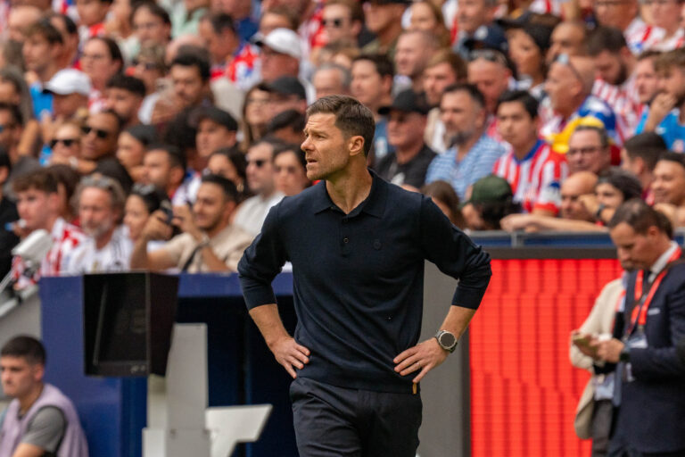 head coach, Xabi Alonso,  during La Liga EA Sports game between Atletico de Madrid and Real Madrid at Estadio Riyadh Air Metropolitano, on September 27, 2025, Madrid, Spain. (Photo by Andres Lopez Sheridan / SPP/Sipa USA)
2025.09.27 Madryt
pilka nozna liga hiszpanska
Atletico Madryt - Real Madryt
Foto SPP/SIPA USA/PressFocus

!!! POLAND ONLY !!!