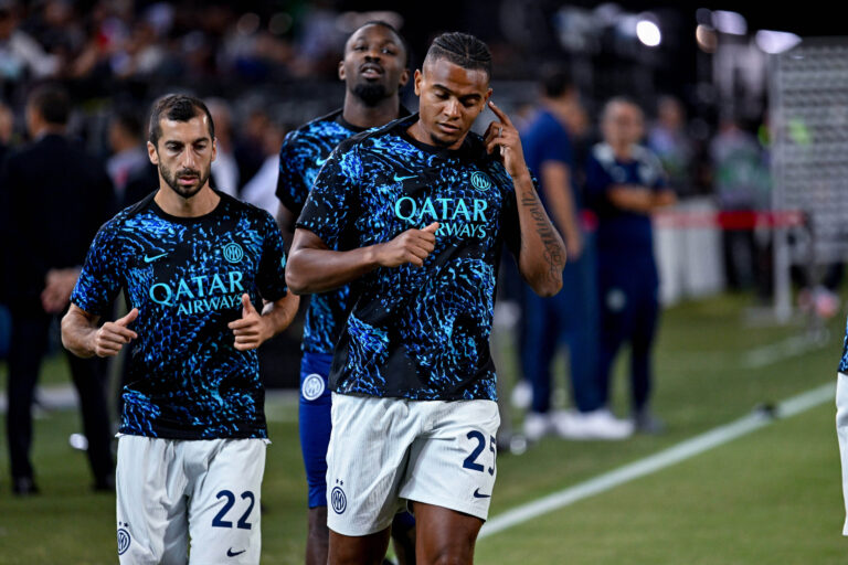 Inter&#039;s Manuel Akanji warms-up during the Serie A soccer match between Cagliari Calcio and Inter at the Unipol Domus in Cagliari, Sardinia -  Saturday, 27 september 2025. Sport - Soccer (Photo by Gianluca Zuddas/Lapresse) (Photo by Gianluca Zuddas/LaPresse/Sipa USA)
2025.09.27 Cagliari
pilka nozna liga wloska
Cagliari Calcio - Inter Mediolan
Foto LaPresse/SIPA USA/PressFocus

!!! POLAND ONLY !!!