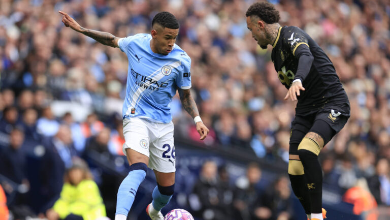 Manchester City v Burnley Premier League 27/09/2025. Savinho 26 of Manchester City is confronted by Quilindschy Hartman 3 of Burnley during the Premier League match between Manchester City and Burnley at the Etihad Stadium, Manchester, England on 27 September 2025. Manchester Etihad Stadium Manchester England Editorial use only DataCo restrictions apply See www.football-dataco.com , Copyright: xConorxMolloyx PSI-22920-0134
2025.09.27 Manchester
pilka nozna , liga angielska
Manchester City - Burnley
Foto IMAGO/PressFocus

!!! POLAND ONLY !!!