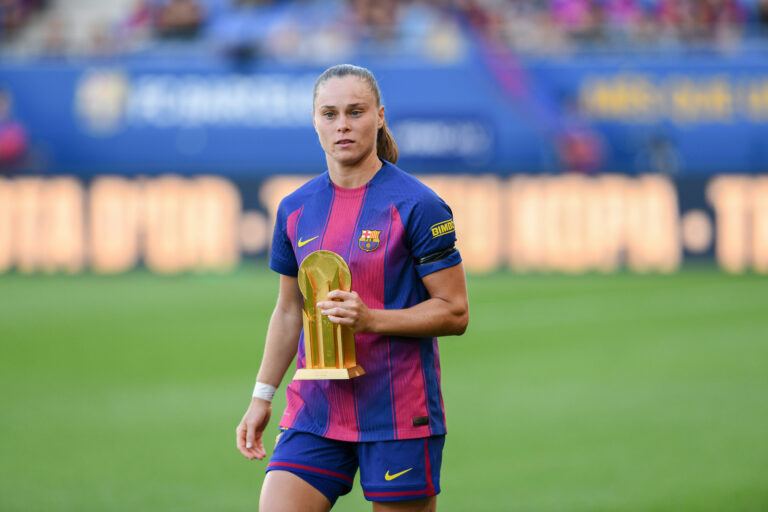 FC Barcelona, Barca v RCD ESPANYOL. JOHAN CRUYFF STADIUM,BARCELONA. September 27,2025 FC BARCELONA vs RCD ESPANYOL. September 25,2025 Ewa Pajor presents the Gerd Muller Trophy to the supporters before the match between FC Barcelona and Real Sociedad corresponding to the fifth day of the La Liga F Moeve at the Johan Cruyff Stadium in Barcelona, Spain, on September 27, 2025. Barcelona ESP Copyright: xS.xRosx
2025.09.27 Barcelona
pilka nozna kobiet , liga hiszpanska
FC Barcelona - RCD Espanyol Barcelona
Foto IMAGO/PressFocus

!!! POLAND ONLY !!!