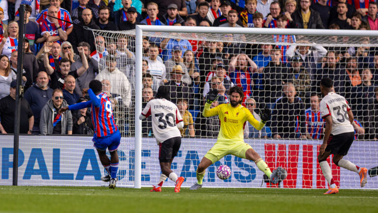 (250928) -- LONDON, Sept. 28, 2025 (Xinhua) -- Crystal Palace&#039;s Eddie Nketiah (1st L) scores the winning second goal in injury time during the English Premier League match between Crystal Palace FC and Liverpool FC in London, Britain, on Sept. 27, 2025. (Xinhua)
FOR EDITORIAL USE ONLY. NOT FOR SALE FOR MARKETING OR ADVERTISING CAMPAIGNS. NO USE WITH UNAUTHORIZED AUDIO, VIDEO, DATA, FIXTURE LISTS, CLUB/LEAGUE LOGOS OR &quot;LIVE&quot; SERVICES. ONLINE IN-MATCH USE LIMITED TO 45 IMAGES, NO VIDEO EMULATION. NO USE IN BETTING, GAMES OR SINGLE CLUB/LEAGUE/PLAYER PUBLICATIONS.

2025.09.27 Londyn
pilka nozna liga angielska
Crystal Palace - FC Liverpool
Foto Li Ying/Xinhua/PressFocus

!!! POLAND ONLY !!!