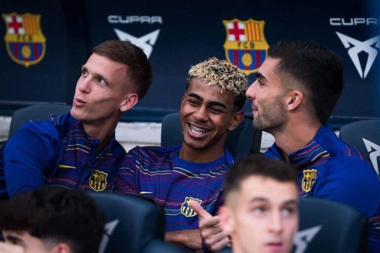 Spanish LaLiga EA Sports FC Barcelona, Barca v Real Sociedad in Barcelona, Spain. FC Barcelona player 10 Lamine Yamal in the bench with 20 Dani Olmo and 7 Ferran Torres during LaLiga EA Sports match between FC Barcelona and Real Sociedad in Estadi Olimpic Lluis Companys, Barcelona, Spain, on September 28, 2025. Barcelona Estadi Olimpic Lluis Companys Barcelona Spain
2025.09.28 Barcelona
pilka nozna , liga hiszpanska
FC Barcelona - Real Sociedad San Sebastian
Foto IMAGO/PressFocus

!!! POLAND ONLY !!!
