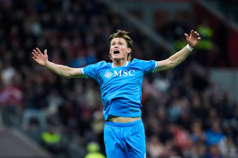 AC Milan v SSC Napoli - Serie A Enilive Scott McTominay of SSC Napoli celebrates after Kevin De Bruyne scored first goal during the Serie A Enilive match between AC Milan and SSC Napoli at Stadio Giuseppe Meazza on September 28, 2025 in Milan, Italy. Milano Stadio Giuseppe Meazza Lombardia Italy Copyright: xGiuseppexMaffiax 250928_SerieA_Milan-Napoli_GM_0923
2025.09.28 Mediolan
pilka nozna , liga wloska
AC Milan - SSC Napoli
Foto IMAGO/PressFocus

!!! POLAND ONLY !!!