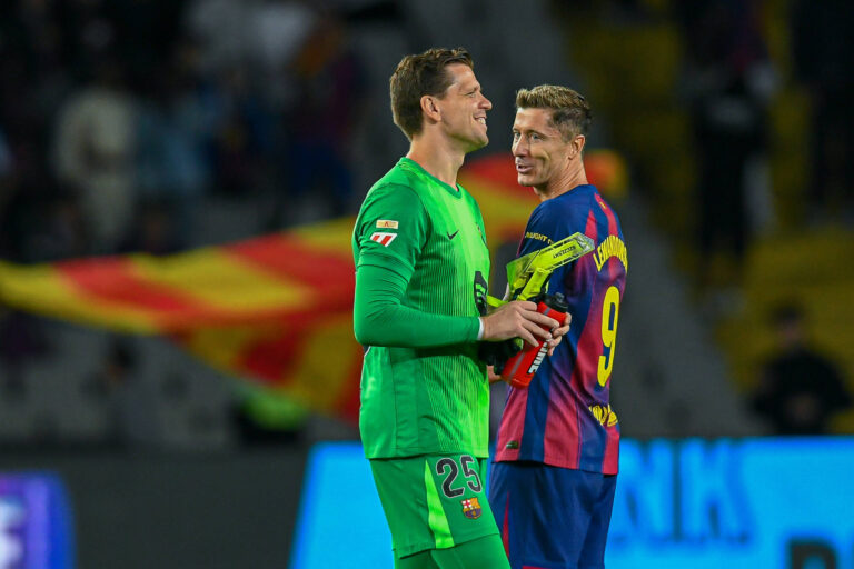 FC Barcelona, Barca v REAL SOCIEDAD OLIMPIC STADIUM LLUIS COMPANYS. MONTJUIC,BARCELONA. September 28, 2025 FC BARCELONA vs REAL SOCIEDAD September 28, ,2025 Wojciech Szczesny 25 goalkeeper of FC Barcelona and Robert Lewandowski 9 of FC Barcelona at the end of the match between FC Barcelona and Real Sociedad corresponding to the seventh day of La Liga EA Sports at at Olimpic Stadium Lluis Companys of Montjuic in Barcelona, Spain. Barcelona ESP Copyright: xS.xRosx
2025.09.28 Barcelona
pilka nozna , liga hiszpanska
FC Barcelona - Real Sociedad San Sebastian
Foto IMAGO/PressFocus

!!! POLAND ONLY !!!