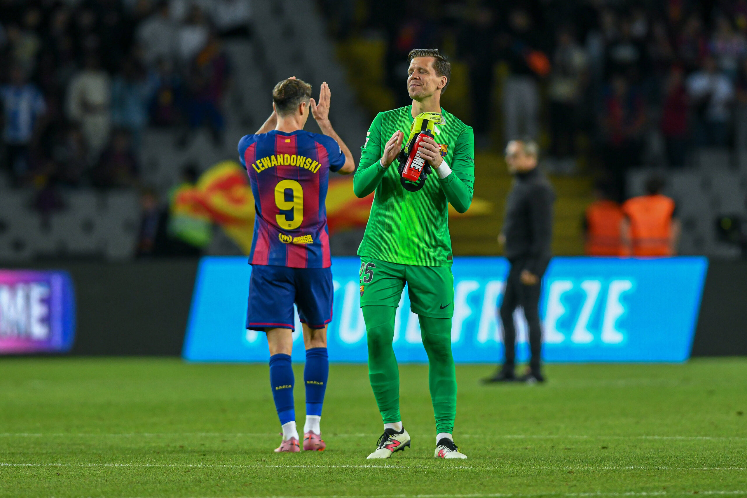 FC Barcelona, Barca v REAL SOCIEDAD OLIMPIC STADIUM LLUIS COMPANYS. MONTJUIC,BARCELONA. September 28, 2025 FC BARCELONA vs REAL SOCIEDAD September 28, ,2025 Wojciech Szczesny 25 goalkeeper of FC Barcelona and Robert Lewandowski 9 of FC Barcelona at the end of the match between FC Barcelona and Real Sociedad corresponding to the seventh day of La Liga EA Sports at at Olimpic Stadium Lluis Companys of Montjuic in Barcelona, Spain. Barcelona ESP Copyright: xS.xRosx
2025.09.28 Barcelona
pilka nozna , liga hiszpanska
FC Barcelona - Real Sociedad San Sebastian
Foto IMAGO/PressFocus

!!! POLAND ONLY !!!