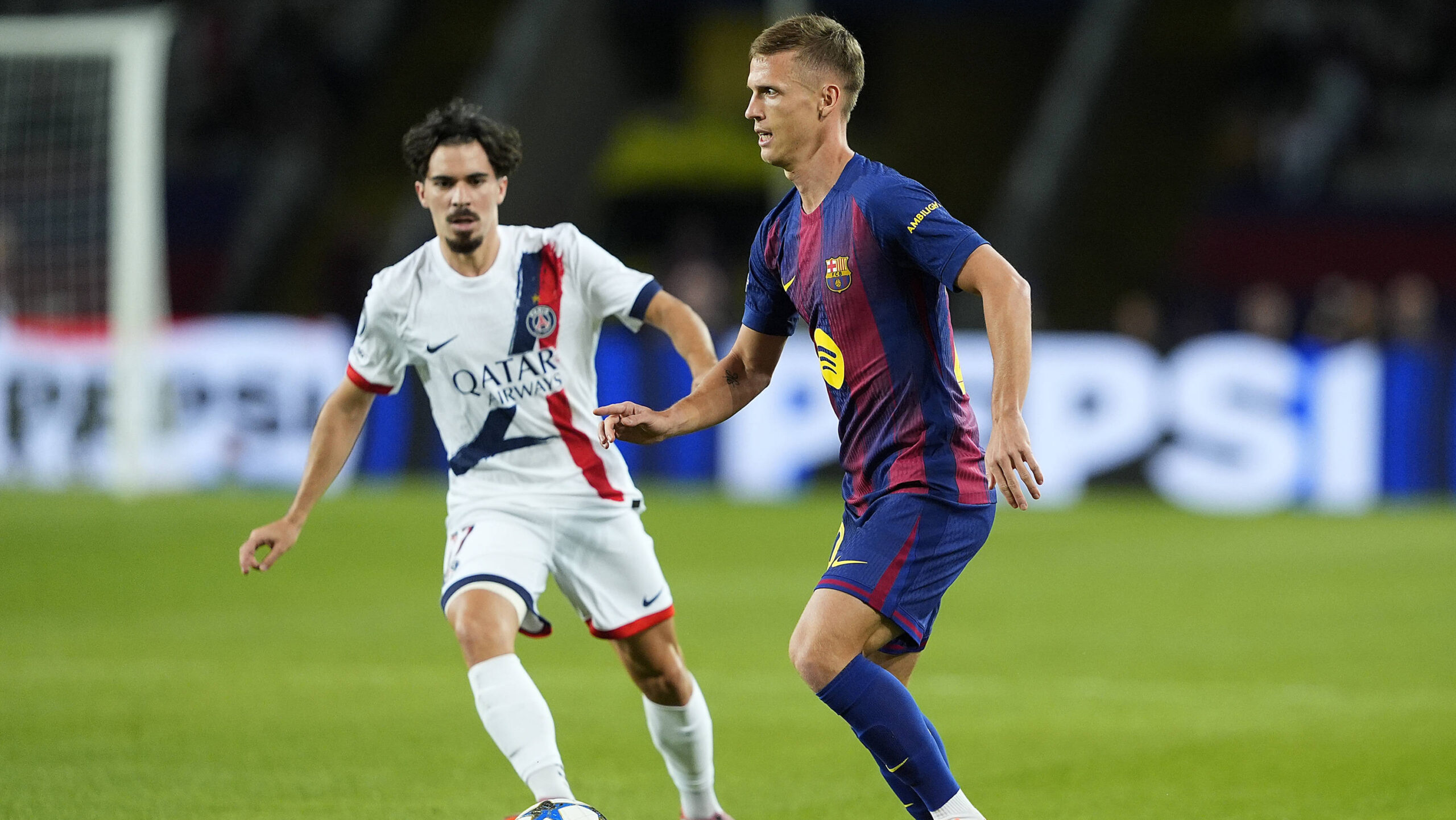 FC Barcelona&#039;s Dani Olmo (r) and Paris Saint-GermainÕs Vitinha during Champions League 2025/2026, League Phase, Round 2 match. October 1 ,2025. (ALTERPHOTOS/PsnewZ/Acero) - Photo :  Acero / Alterphotos / Psnewz / SIPA /00315120_0011//Credit:PSNEWZ/SIPA/2510012132
2025.09.30 Barcelona
pilka nozna liga mistrzow
FC Barcelona - Paris Saint-Germain
Foto PSNEWZ/SIPA/PressFocus

!!! POLAND ONLY !!!