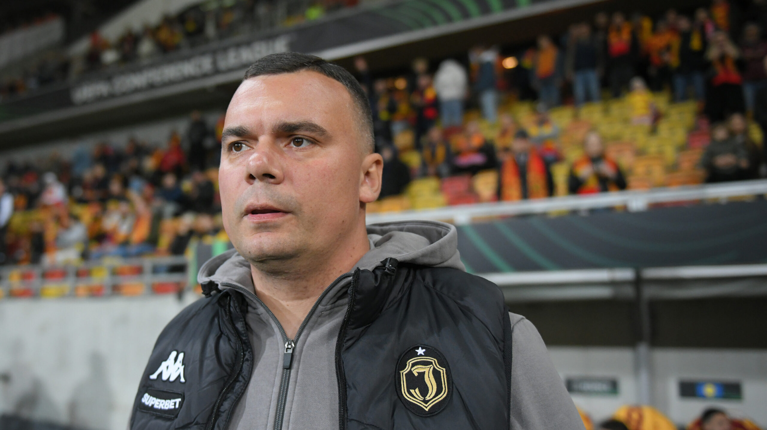 2025.10.02 Bialystok pilka nozna Liga Konferencji Europy 2025/2026 Jagiellonia Bialystok - Hamrun Spartans N/z Adrian Siemieniec trener Jagiellonii Bialystok Foto Michal Kosc / PressFocus 
2025.10.02 Bialystok Football - UEFA Conference League 2025/2026 Jagiellonia Bialystok - Hamrun Spartans Credit: Michal Kosc / PressFocus