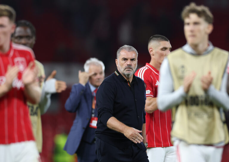 Ange Postecoglou the manager of Nottingham Forest is dejected at the end of the game during the UEFA Europa League match at the City Ground, Nottingham
Picture by Andy Sumner/Focus Images Ltd ‭07775 551387‬
02/10/2025
2025.10.02 Nottingham
Pilka nozna liga Europy
Nottingham Forest - FC Midtjylland
Foto Andy Sumner/Focus Images/MB Media/PressFocus

!!! POLAND ONLY !!!