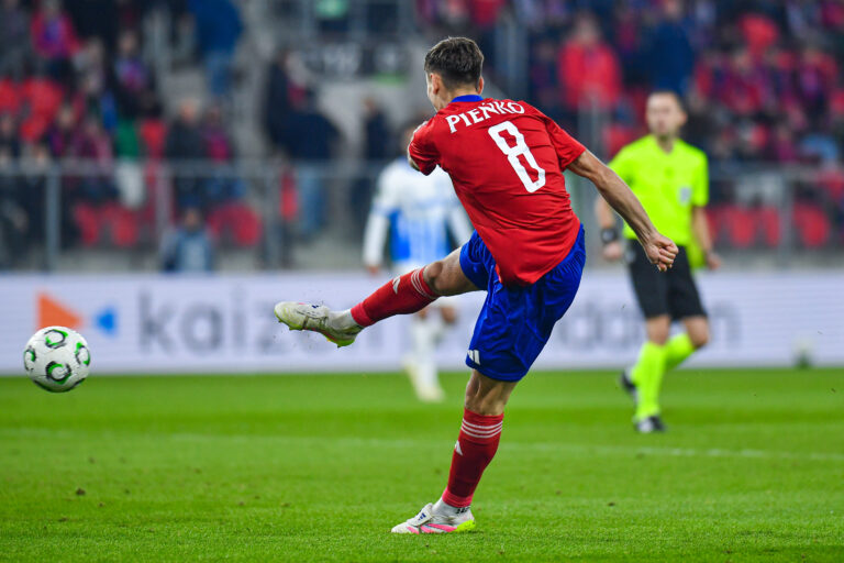 2025.10.02 Sosnowiec
Pilka nozna Liga Konferencji Europy UEFA Faza grupowa Sezon 2025/2026
Rakow Czestochowa - Universitatea Craiova
N/z Tomasz Pienko, bramka gol radosc, strzal
Foto Marcin Bulanda / PressFocus

2025.10.02 Sosnowiec
Football UEFA Europa Conference League Stage Group Season 2025/2026
Rakow Czestochowa - Universitatea Craiova
Tomasz Pienko, bramka gol radosc, strzal
Credit: Marcin Bulanda / PressFocus