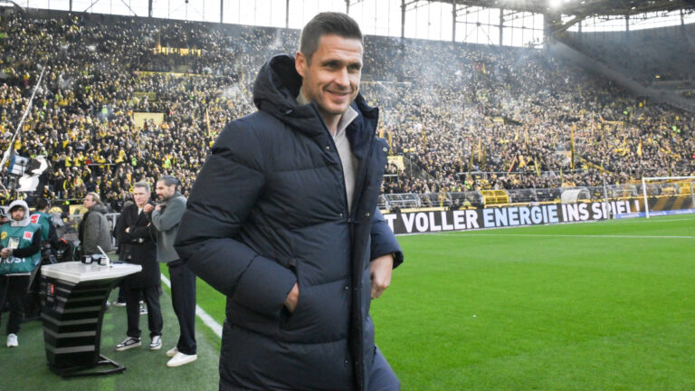 Sebastian Kehl Sportdirektor Borussia Dortmund 04.10.2025, Fussball 1. Bundesliga, Saison 2025/2026, 46 Spieltag, Borussia Dortmund - RB Leipzig DFL regulations prohibit any use of photographs as image sequences and/or quasi-video Dortmund Signal Iduna Park Nordrhein Westfalen Deutschland Team2
2025.10.04 Dortmund
pilka nozna ,  liga niemiecka
Borussia Dortmund - RB Lipsk
Foto IMAGO/PressFocus

!!! POLAND ONLY !!!