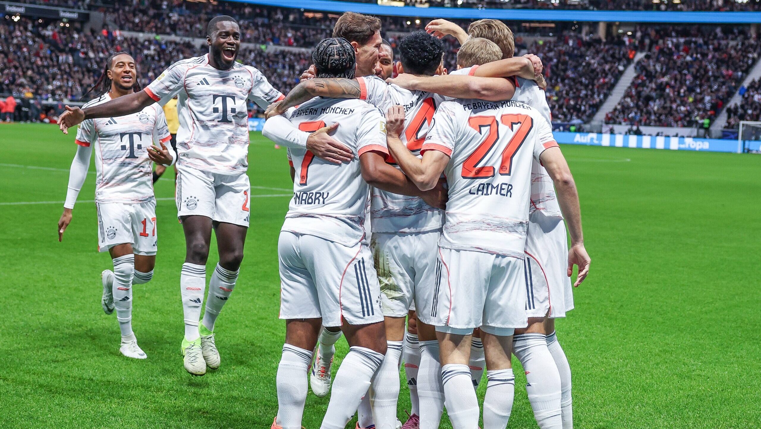 Jubel bei Dayot Upamecano 2 FC Bayern Muenchen, Michael Olise 17 FC Bayern Muenchen, Serge Gnabry 7 FC Bayern Muenchen, Leon Goretzka 8 FC Bayern Muenchen Luis Diaz 14 FC Bayern Muenchen und Konrad Laimer 27 FC Bayern Muenchen nach dem 0:1, Eintracht Frankfurt vs. FC Bayern Muenchen, DFL, Bundesliga, Saison 2025/2026, Deutsche Bank Park, Hinrunde, 6. Spieltag, 04.10.2025 DFB regulations prohibit any use of photographs as image sequences and/or quasi-video Frankfurt Hessen Deutschland *** Dayot Upamecano 2 FC Bayern Muenchen , Michael Olise 17 FC Bayern Muenchen , Serge Gnabry 7 FC Bayern Muenchen , Leon Goretzka 8 FC Bayern Muenchen Luis Diaz 14 FC Bayern Muenchen and Konrad Laimer 27 FC Bayern Muenchen after the 0 1, Eintracht Frankfurt vs FC Bayern Muenchen, DFL, Bundesliga, Season 2025 2026, Deutsche Bank Park, Hinrunde, 6 Spieltag, 04 10 2025 DFB regulations prohibit any use of photographs as image sequences and or quasi video Frankfurt Hessen Germany Copyright: xkolbert-press/MartinxAguerax
2025.10.04 Frankfurt
pilka nozna , liga niemiecka
Eintracht Frankfurt - Bayern Monachium
Foto IMAGO/PressFocus

!!! POLAND ONLY !!!