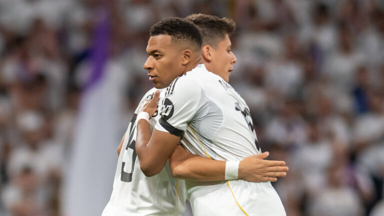 Real Madrid CFÕs Arda Guler (l) and Kylian Mbappe during La Liga match. October 4, 2025. (ALTERPHOTOS/Jorge Ropero) - Photo :  Jorge Ropero / Alterphotos / Psnewz / SIPA /00315315_0022//Credit:PSNEWZ/SIPA/2510042212
2025.10.04 Madryt
pilka nozna liga hiszpanska
Real Madryt - Villarreal CF
Foto PSNEWZ/SIPA/

!!! POLAND ONLY !!!