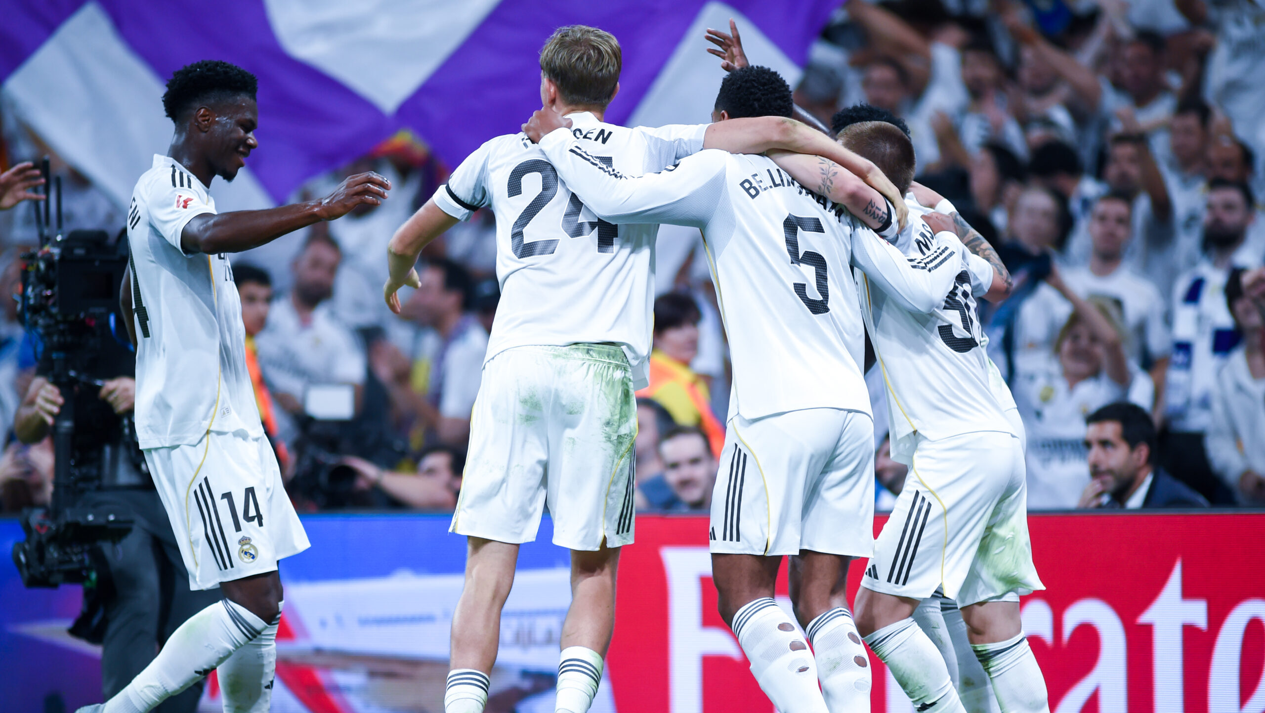 Players of Real Madrid C.F. celebrate a goal during the La Liga EA SPORTS match between Real Madrid C.F. and Villarreal C.F., at the Santiago Bernabeu Stadium. Final score: Real Madrid 3 - 1 Villarreal C.F. (Photo by Gustavo Valiente / SOPA Images/Sipa USA)
2025.10.04 Madryt
pilka nozna liga hiszpanska
Real Madryt - Villarreal CF
Foto SOPA Images/SIPA USA/PressFocus

!!! POLAND ONLY !!!
