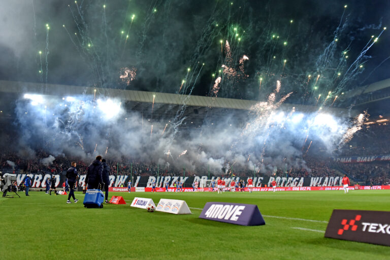 2025.10.05 Krakow
Pilka nozna , Betclic I liga , sezon 2025/26
Wisla Krakow - Ruch Chorzow
N/z Kibice Wisly oprawa, pirotechnika
Foto Krzysztof Porebski / PressFocus

2025.10.05 Krakow
Football , Polish league, second level , 2025/2026 season
Wisla Krakow - Ruch Chorzow
Kibice Wisly oprawa, pirotechnika
Credit: Krzysztof Porebski / PressFocus