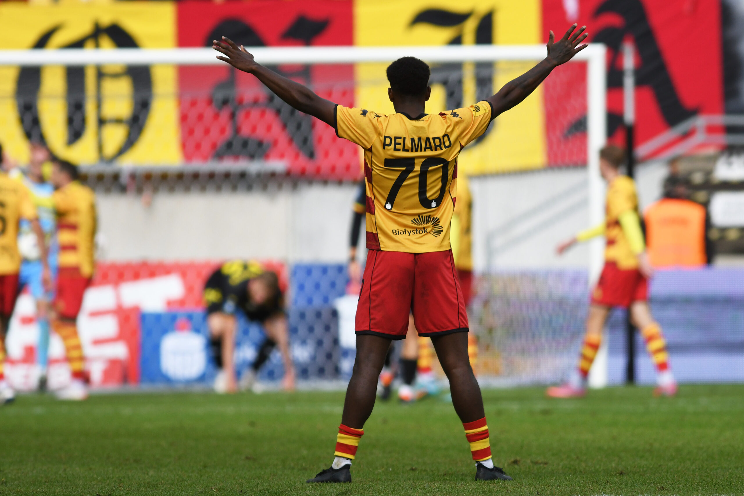 2025.10.05 Bialystok Pilka nozna PKO Ekstraklasa sezon 2025/2026 11. kolejka rozgrywek Jagiellonia Bialystok (zolto-czerwone) - Korona Kielce N/z zawodnicy Jagiellonii ciesza sie z gola Andy Pelmard Foto Michal Kosc / PressFocus 
2025.10.05 Bialystok Football Polish PKO Ekstraklasa season 2025/2026 Jagiellonia Bialystok - Korona Kielce Credit Michal Kosc / PressFocus