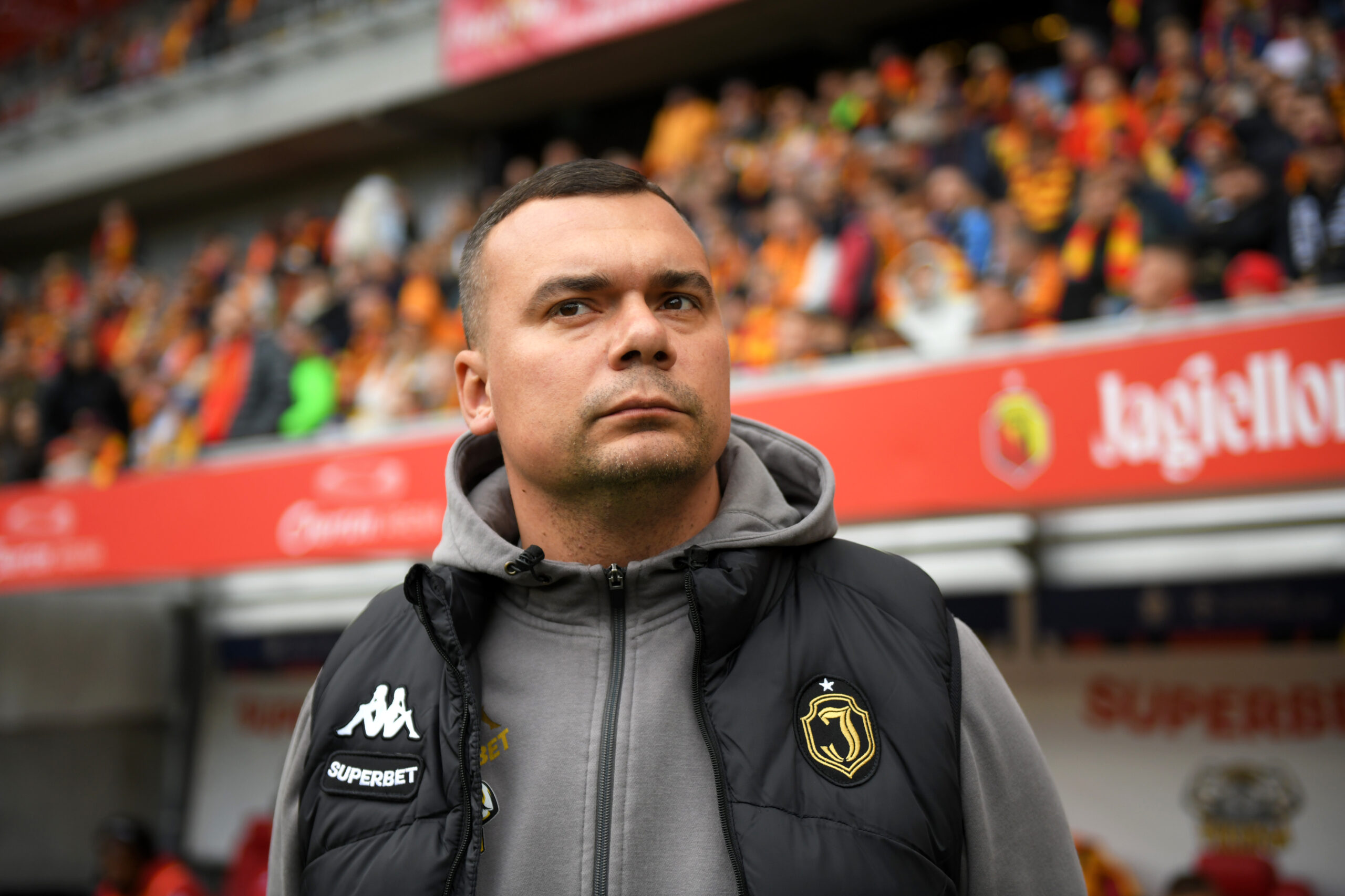 2025.10.05 Bialystok Pilka nozna PKO Ekstraklasa sezon 2025/2026 11. kolejka rozgrywek Jagiellonia Bialystok (zolto-czerwone) - Korona Kielce N/z Adrian Siemieniec trener Jagiellonii Bialystok Foto Michal Kosc / PressFocus 
2025.10.05 Bialystok Football Polish PKO Ekstraklasa season 2025/2026 Jagiellonia Bialystok - Korona Kielce Credit Michal Kosc / PressFocus