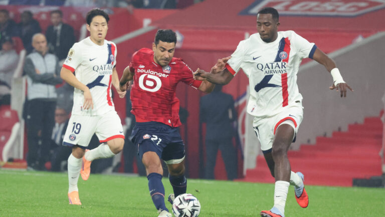 Benjamin ANDRE (LOSC Lille) et Willian PACHO (PSG) lors du match LOSC Lille vs PSG, Ligue 1 J7, Decathlon Arena stade Pierre Mauroy, le 5 octobre 2025 - photo Laurent Sanson / PsnewZ - Photo :  Laurent SANSON / PsnewZ / Laurent Sanson / Psnewz / SIPA /00315406_0131//Credit:PSNEWZ/SIPA/2510052222
2025.10.05 Lille
pilka nozna liga francuska
Lille OSC - Paris Saint-Germain
Foto PSNEWZ/SIPA/PressFocus

!!! POLAND ONLY !!!
