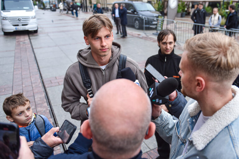 2025.10.06 Katowice
Pilka nozna Reprezentacja Polski Sezon 2025
Przyjazd reprezentacji Polski na zgrupowanie do hotelu w Katowicach
N/z Jan Ziolkowski
Foto Marcin Bulanda / PressFocus

2025.10.06 Katowice
Football Polish National Team Season 2025
Przyjazd reprezentacji Polski na zgrupowanie do hotelu w Katowicach
Jan Ziolkowski
Credit: Marcin Bulanda / PressFocus