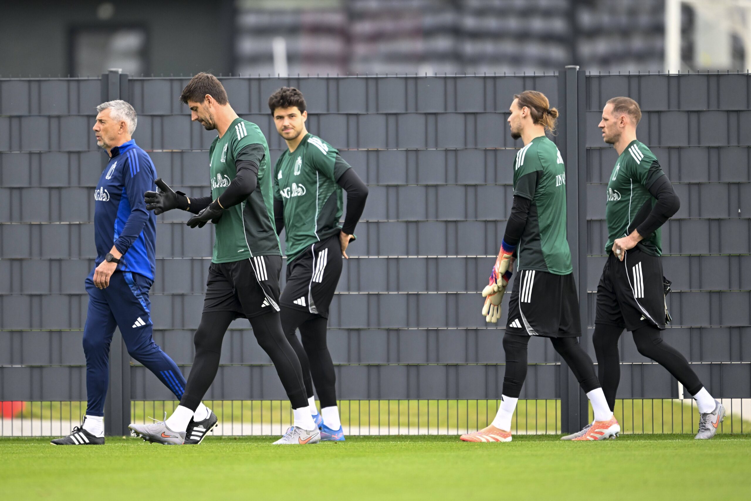 Belgian National Football Team Training Session 08/10/2025 TUBIZE, BELGIUM - OCTOBER 08 : Lammens Senne goalkeeper of Belgium, Vandevoordt Maarten goalkeeper of Belgium, Sels Matz goalkeeper of Belgium, Courtois Thibaut goalkeeper of Belgium, Martens Guy goalkeeper coach of Belgian Team pictured during a training session ahead of the FIFA World Cup, WM, Weltmeisterschaft, Fussball 2026 UEFA Qualifiers between Belgium and North Macedonia on October 8, 2025 in Tubize, Belgium, 08/10/2025 Tubize Belgium PUBLICATIONxNOTxINxFRAxBEL Copyright: xNicoxVereeckenx
2025.10.08 Tubize
pilka nozna , reprezentacja Belgii , Belgia
Trening reprezentacji Belgii
Foto IMAGO/PressFocus

!!! POLAND ONLY !!!