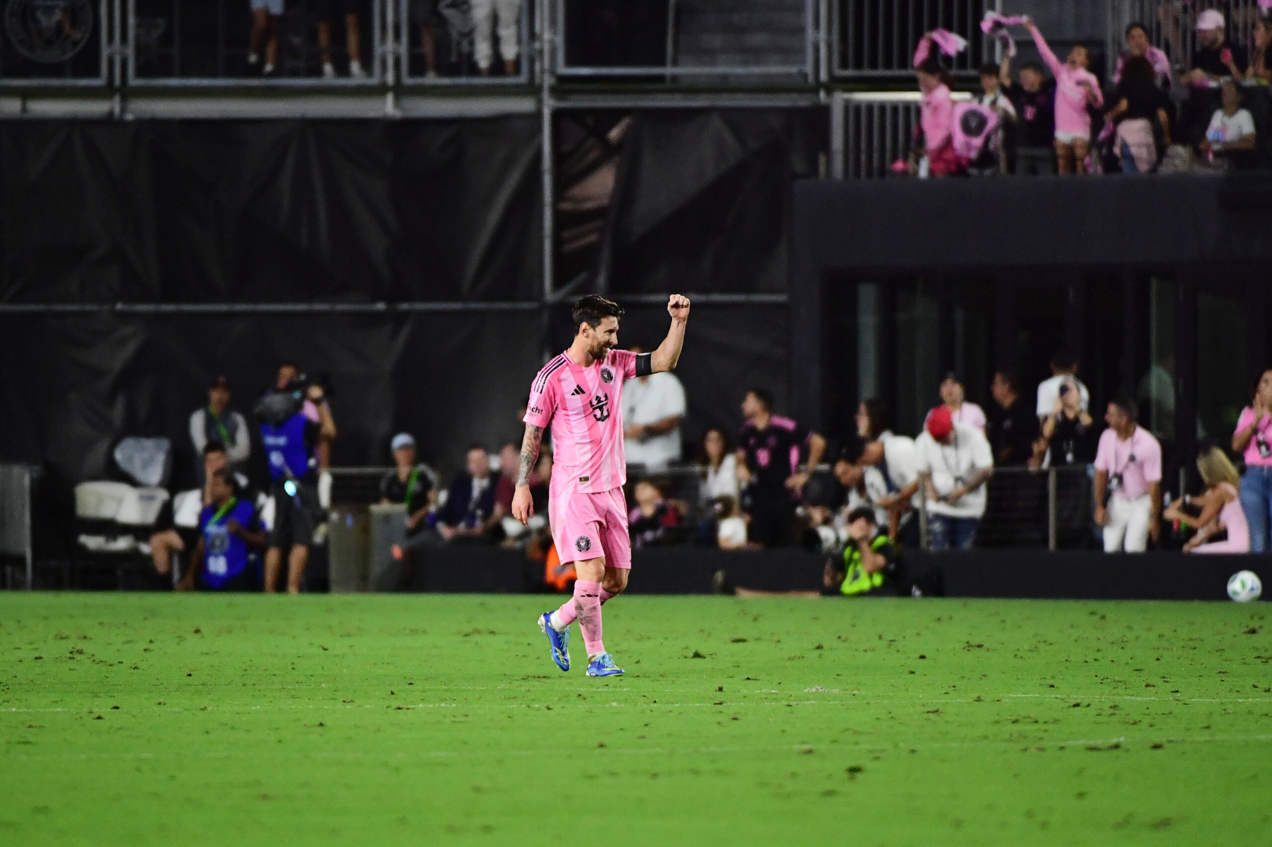 Inter Miami CF forward Lionel Messi (10) raises his fist to celebrate a goal October 11, 2025 at Chase Stadium in Fort Lauderdale, Florida. (Photo by JC Ruiz/Sipa USA)
2025.10.11 Fort Lauderdale
pilka nozna amerykanska liga MLS
Inter Miami CF - Atlanta United
Foto Sipa USA/SIPA USA/PressFocus

!!! POLAND ONLY !!!