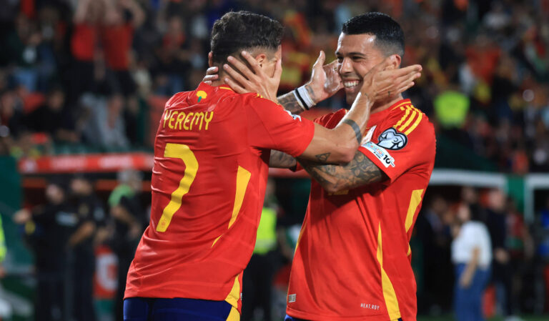 Spain - 2026 FIFA World Cup, WM, Weltmeisterschaft, Fussball Qualifying Group E - Spain vs Georgia - 11/10/2025 SPAIN, ELCHE, OCTOBER 11. Yeremy Pino of Spain celebrates with Pedro Porro of Spain after scoring his team s opening goal during the 2026 FIFA World Cup qualifying Group E football match between Spain and Georgia, on October 11, 2025 at Estadio Manuel Martinez Valero in Elche, Spain. Photo by Manuel Blondeau/ AOP.Press Elche Estadio Manuel Martinez Valero Andalucia Spain Copyright: x ManuelxBlondeau/AOP.Pressx AOP20251011-0006
2025.10.11 Elche
pilka nozna mistrzostwa swiata kwalifikacje
Hiszpania - Gruzja
Foto IMAGO/PressFocus

!!! POLAND ONLY !!!