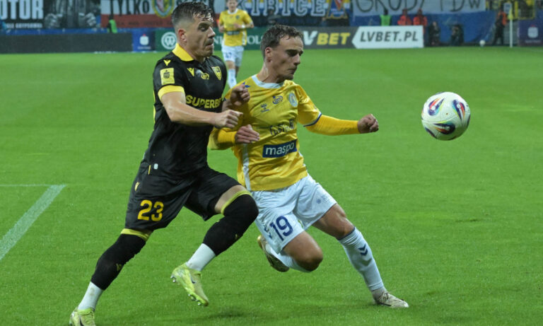 2025.10.17 Lublin pilka nozna PKO Ekstraklasa sezon 2025/2026 
Motor Lublin - GKS Katowice
N/z  Marcin Wasilewski Bradly Van Hoeven
Foto Wojciech Szubartowski / PressFocus 
2025.10.17 Lublin Football - Polish PKO Ekstraklasa season 2025/2026 
Motor Lublin - GKS Katowice
Marcin Wasilewski Bradly Van Hoeven
Credit: Wojciech Szubartowski / PressFocus