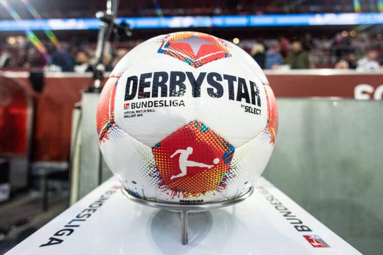 2. Fussball Bundesliga: Fortuna Dusseldorf - Eintracht Braunschweig 17.10.2025 Spielball der 2.Bundesliga, Filter, Sternfilter, Derbystar. Symbolbild, Symbolfoto. 2. Fussball Bundesliga, 9.Spieltag: Fortuna Dusseldorf - Eintracht Braunschweig Merkur Spiel-Arena, Dusseldorf 17.10.2025 DFL regulations prohibit any use of photographs as image sequences and/or quasi video. *** 2 Soccer Bundesliga Fortuna Dusseldorf Eintracht Braunschweig 17 10 2025 Match ball of the 2 Bundesliga, filter, star filter, Derbystar symbol image, symbol photo 2 Soccer Bundesliga, 9 Matchday Fortuna Dusseldorf Eintracht Braunschweig Merkur Spiel Arena, Dusseldorf 17 10 2025 DFL regulations prohibit any use of photographs as image sequences and or quasi video Copyright: xBEAUTIFULxSPORTS/Buriakovx
2025.10.17 Duesseldorf
pilka nozna , 2. liga niemiecka
Fortuna Duesseldorf - Eintracht Braunschweig
Foto IMAGO/PressFocus

!!! POLAND ONLY !!!