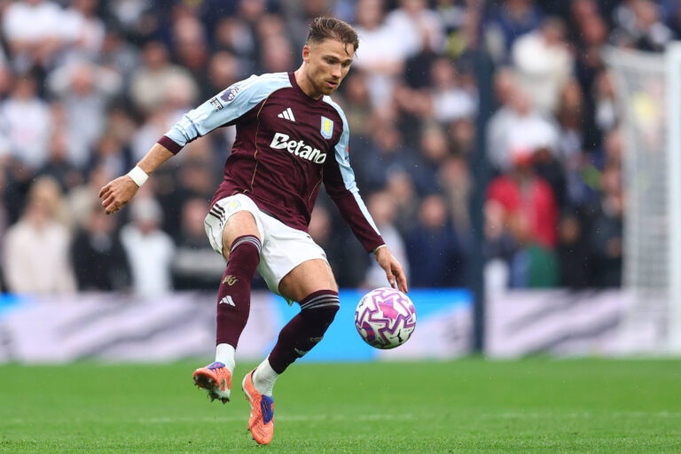 London, England, 19th October 2025. Matty Cash of Aston Villa during the Tottenham Hotspur vs Aston Villa Premier League match at the Tottenham Hotspur Stadium, London. Picture credit should read: Paul Terry / Sportimage EDITORIAL USE ONLY. No use with unauthorised audio, video, data, fixture lists, club/league logos or live services. Online in-match use limited to 120 images, no video emulation. No use in betting, games or single club/league/player publications. SPI_106_PT_Tottenham_Villa SPI-4223-0106
2025.10.19 Londyn
pilka nozna , liga angielska
Tottenham Hotspur - Aston Villa
Foto IMAGO/PressFocus

!!! POLAND ONLY !!!