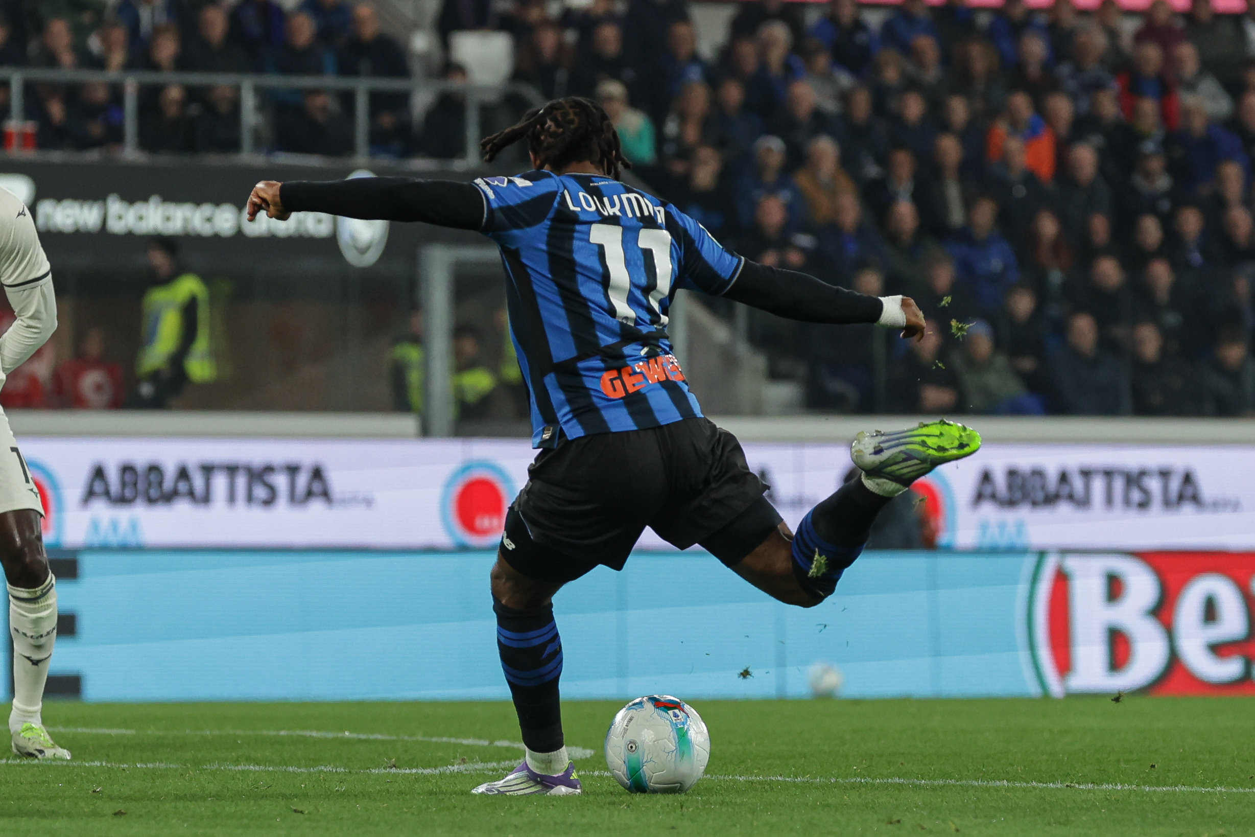 Atalanta&#039;s Ademola Lookman makes an attempt to score  during the Serie A soccer match between Atalanta B.C. and S.S. Lazio at the New Balance Stadium in Bergamo, Italy - Sunday, October 19, 2025. Sport - Soccer . (Photo by Stefano Nicoli/Lapresse) (Photo by Stefano Nicoli/LaPresse/Sipa USA)
2025.10.19 Bergamo
pilka nozna liga wloska
Atalanta Bergamo - SS Lazio Rzym
Foto LaPresse/SIPA USA/PressFocus

!!! POLAND ONLY !!!