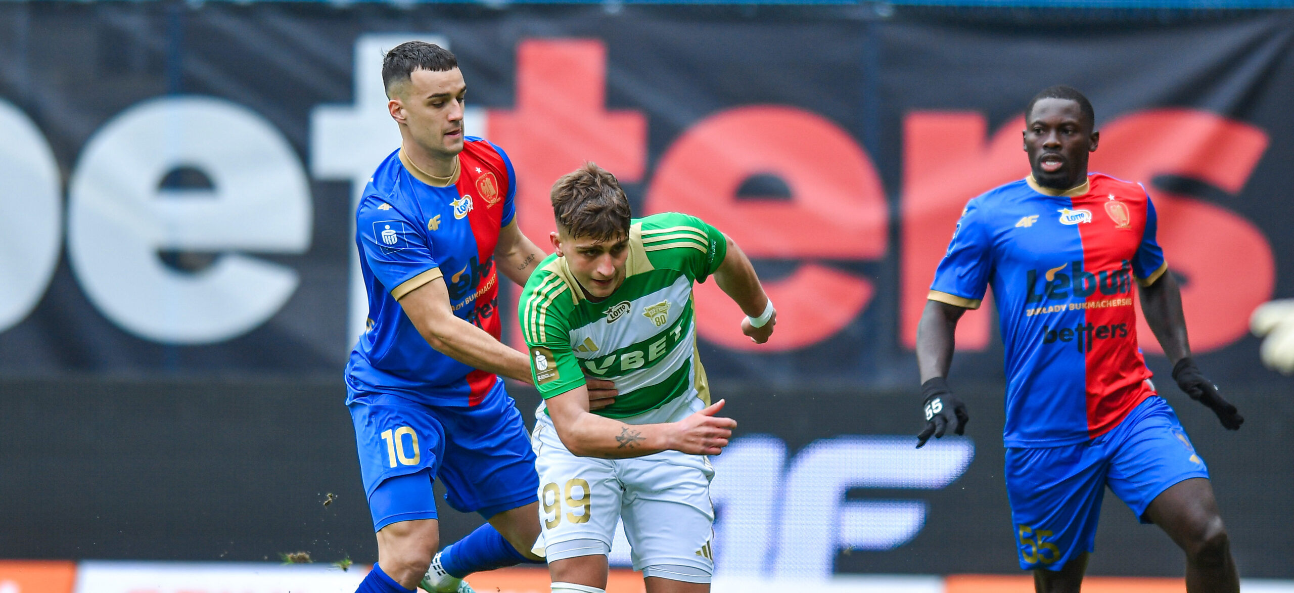 2025.10.19 Gliwice
Pilka nozna PKO BP Ekstraklasa Sezon 2025/2026
Piast Gliwice - Lechia Gdansk
N/z Patryk Dziczek, Tomasz Neugebauer, Ema Twumasi
Foto Marcin Bulanda / PressFocus

2025.10.19 Gliwice
Football Polish PKO BP Ekstraklasa League Season 2025/2026
Piast Gliwice - Lechia Gdansk
Patryk Dziczek, Tomasz Neugebauer, Ema Twumasi
Credit: Marcin Bulanda / PressFocus
