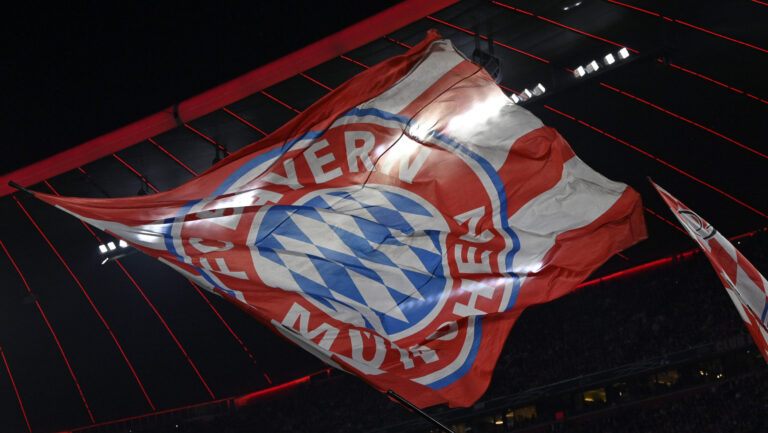 Flagge FC Bayern Logo unter Stadiondach FC Bayern Muenchen FCB vs Club Brugge FC Bruegge Spieltag 03 22.10.2025 DFL REGULATIONS PROHIBIT ANY USE OF PHOTOGRAPHS AS IMAGE SEQUENCES AND/OR QUASI-VIDEO FC Bayern Muenchen FCB vs Club Brugge FC Bruegge *** Flag FC Bayern Logo under stadium roof FC Bayern Muenchen FCB vs Club Brugge FC Bruegge Matchday 03 22 10 2025 DFL REGULATIONS PROHIBIT ANY USE OF PHOTOGRAPHS AS IMAGE SEQUENCES AND OR QUASI VIDEO FC Bayern Muenchen FCB vs Club Brugge FC Bruegge
2025.10.22 Monachium
pilka nozna , liga mistrzow
Bayern Monachium - Club Brugge
Foto IMAGO/PressFocus

!!! POLAND ONLY !!!