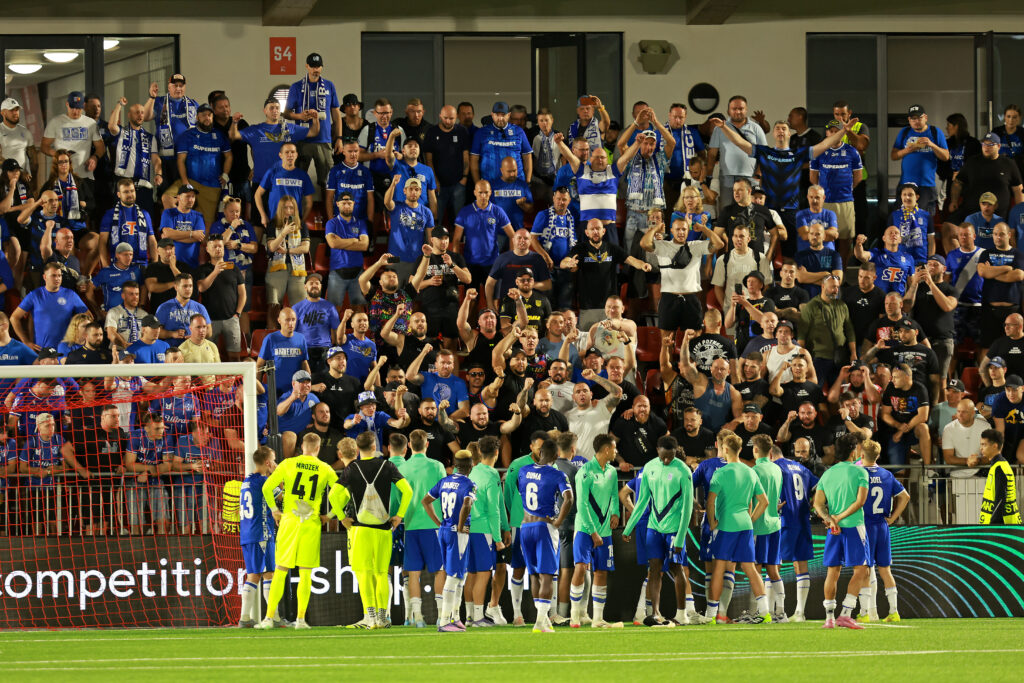 2025.10.23 Gibraltar
Pilka nozna , UEFA Liga Konferencji sezon 2025/26
Lincoln Red Imps - Lech Poznan
N/z Pilkarze i kibice Lecha po meczu
Foto Henryk Lipinski / PressFocus

2025.10.23 Gibraltar
Football , UEFA Europa League , 2025/2026 season 
Lincoln Red Imps - Lech Poznan
Pilkarze i kibice Lecha po meczu
Credit: Henryk Lipinski / PressFocus