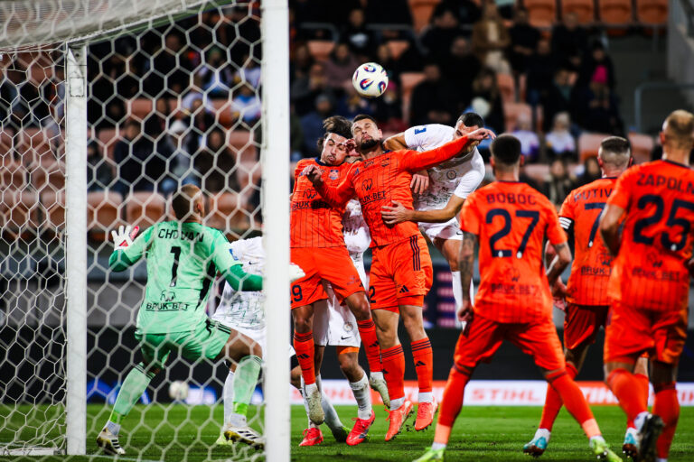 2025.10.24 Nieciecza
Pilka nozna PKO Ekstraklasa 2025/2026
Bruk-Bet Termalica Nieciecza - Zaglebie Lubin
N/z Bartosz Kopacz Gabriel Isik
Foto Marta Badowska / PressFocus

2025.10.24 Nieciecza
Football Polish PKO Ekstraklasa Season 2025/2026
Bartosz Kopacz Gabriel Isik
Credit: Marta Badowska / PressFocus