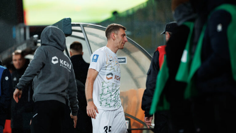 2025.10.24 Nieciecza
Pilka nozna PKO Ekstraklasa sezon 2025/2026
Bruk-Bet Termalica Nieciecza - KGHM Zaglebie Lubin
N/z Czerwona kartka Luka Lucic schodzi z boiska do szatni
Foto Tomasz Folta / PressFocus

2025.10.24 Nieciecza
Football PKO Ekstraklasa season 2025/2026
Bruk-Bet Termalica Nieciecza - KGHM Zaglebie Lubin
Czerwona kartka Luka Lucic schodzi z boiska do szatni
Credit: Tomasz Folta / PressFocus