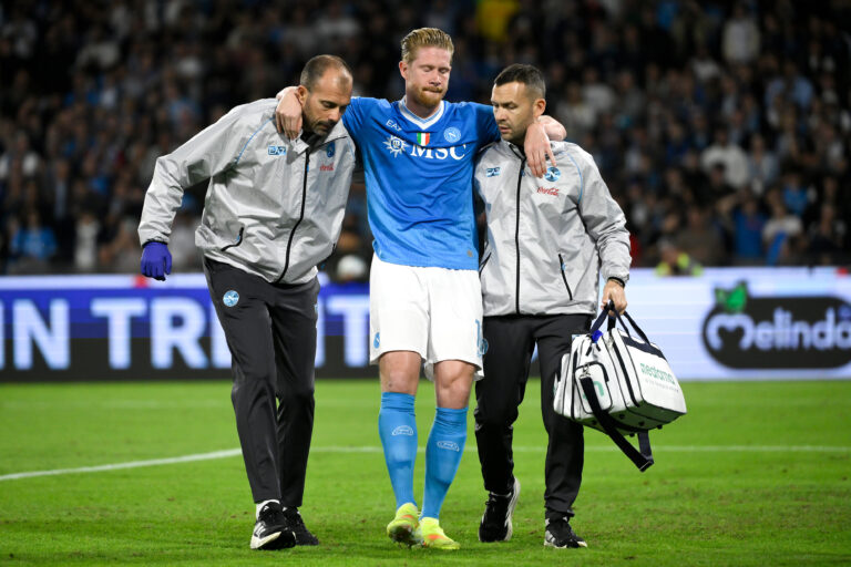 Kevin De Bruyne of SSC Napoli, injred, leaves the pitch after scoring scoring a goal on penalty during the Serie A 2025/2026 football match between SSC Napoli and FC Internazionale at Diego Armando Maradona stadium in Naples (Italy), October 25, 2025./Sipa USA *** No Sales in France and Italy ***
2025.10.25 Neapol
pilka nozna liga wloska
SSC Napoli - Inter Mediolan
Foto Insidefoto/SIPA USA/PressFocus

!!! POLAND ONLY !!!