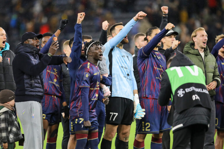 2025.10.25 Szczecin
pilka nozna PKO Ekstraklasa sezon 2025/2026
Pogon Szczecin - Cracovia Krakow 
N/z Musa Juwara Valentin Cojocaru Marian Huja
Foto Kasia Dzierzynska / PressFocus

2025.10.25 Szczecin
Football - Polish PKO Ekstraklasa season 2025/2026
Pogon Szczecin - Cracovia Krakow 
Musa Juwara Valentin Cojocaru Marian Huja
Credit: Kasia Dzierzynska / PressFocus