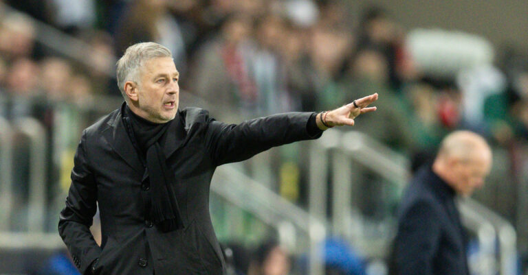 2025.10.26 Warszawa pilka nozna PKO Ekstraklasa sezon 2025/2026
Legia Warszawa - Lech Poznan
N/z Trener Edward Iordanescu (Legia)
Foto Tomasz Jastrzebowski / Foto Olimpik / PressFocus

2025.10.26 Warsaw Football PKO Ekstraklasa season 2025/2026
Legia Warszawa - Lech Poznan
Trener Edward Iordanescu (Legia)
Credit: Tomasz Jastrzebowski / Foto Olimpik / PressFocus