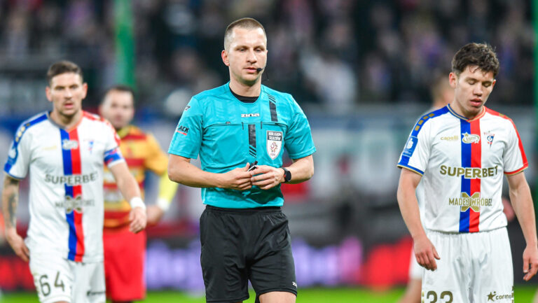 2025.10.26 Zabrze
Pilka nozna PKO BP Ekstraklasa Sezon 2025/2026
Gornik Zabrze - Jagiellonia Bialystok
N/z Bartosz Frankowski, Pawel Raczkowski, sedzia, arbiter, arbiter meczu
Foto Marcin Bulanda / PressFocus

2025.10.26 Zabrze
Football Polish PKO BP Ekstraklasa League Season 2025/2026
Gornik Zabrze - Jagiellonia Bialystok
Bartosz Frankowski, Pawel Raczkowski, sedzia, arbiter, arbiter meczu
Credit: Marcin Bulanda / PressFocus