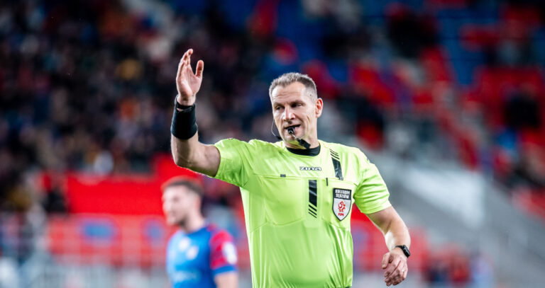 2025.10.28 Opole
Pilka nozna STS Puchar Polski sezon 2025/2026
Odra Opole - Piast Gliwice
N/z sedzia Tomasz Kwiatkowski
Foto Mateusz Porzucek PressFocus

2025.10.28 Opole
Football STS Polish Cup season 2025/2026
Odra Opole - Piast Gliwice
sedzia Tomasz Kwiatkowski
Credit: Mateusz Porzucek PressFocus