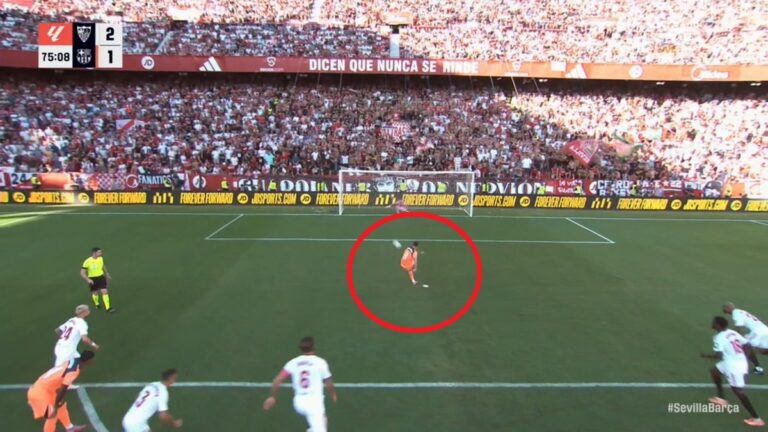 Katastrofalne pudło Lewandowskiego z karnego [WIDEO]