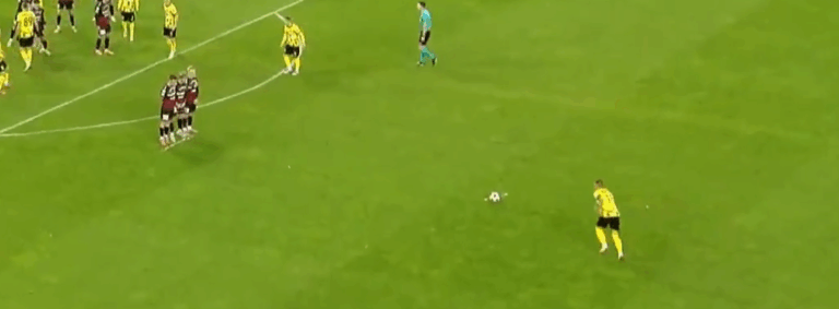 To będzie gol sezonu w Betclic 1. Lidze? Kosmiczny strzał w samo okienko! [WIDEO]