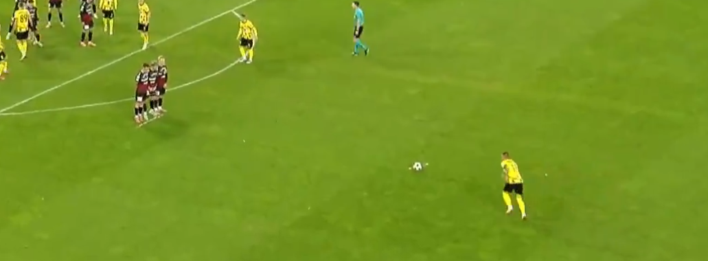 To będzie gol sezonu w Betclic 1. Lidze? Kosmiczny strzał w samo okienko! [WIDEO]