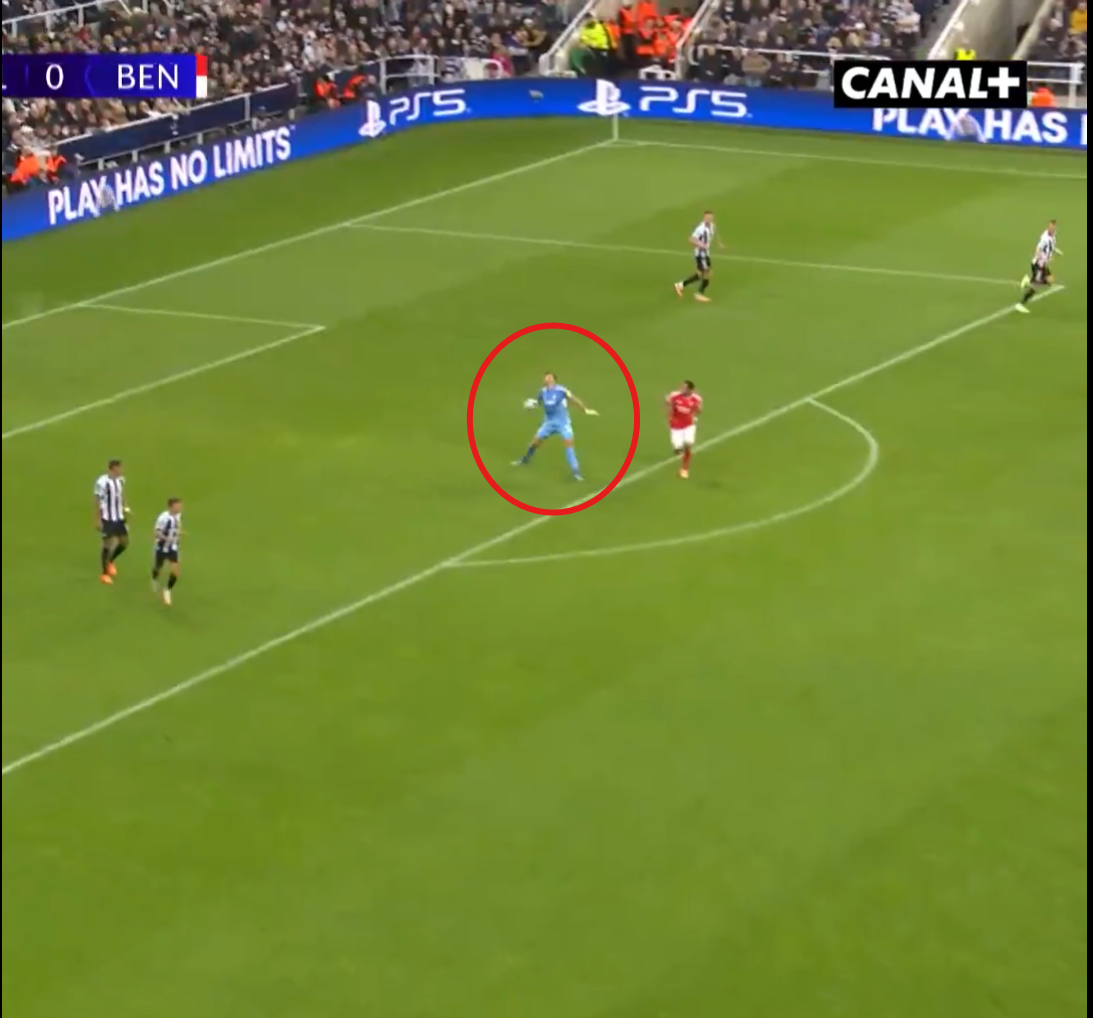 Nick Pope zaliczył asystę w meczu LM. Wyrzut ręką za połowę [WIDEO]